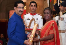 Industrialist Kumar Mangalam Birla receives Padma Bhushan